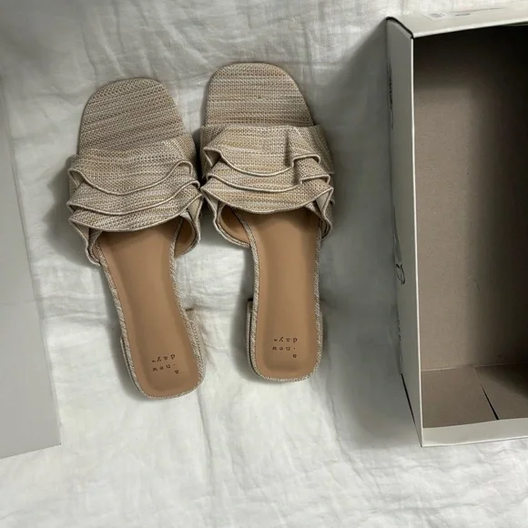 A New Day Lyta Sandals Beige Tan Raffia Sandal Slide Never Worn Size 10 - Picture 9 of 12